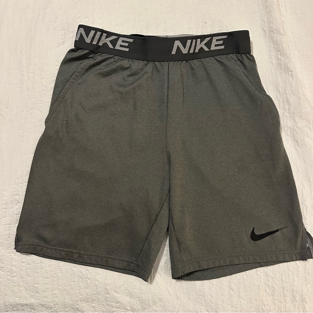 Nike‎ shorts - small